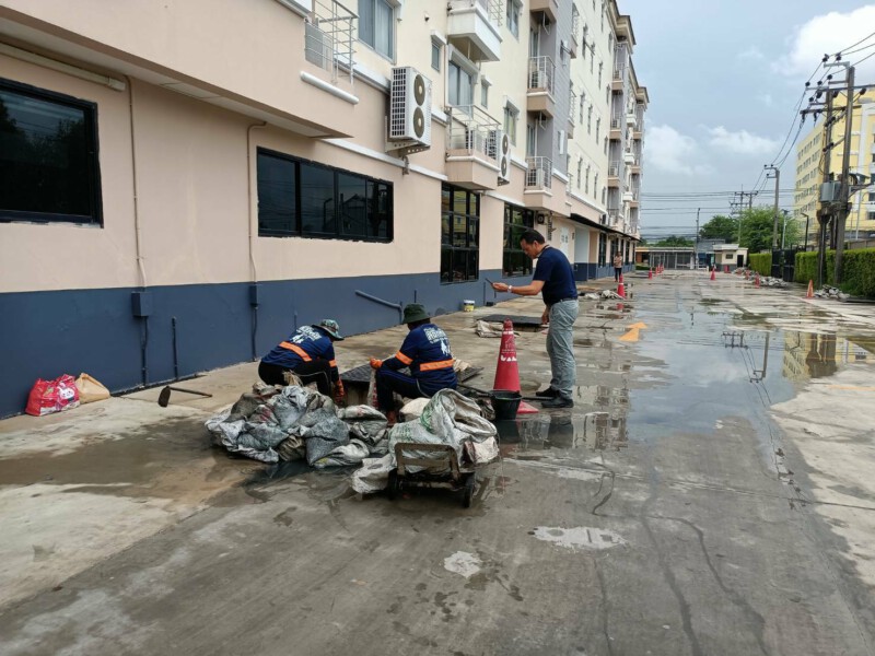 ลอกท่อระบายน้ำ