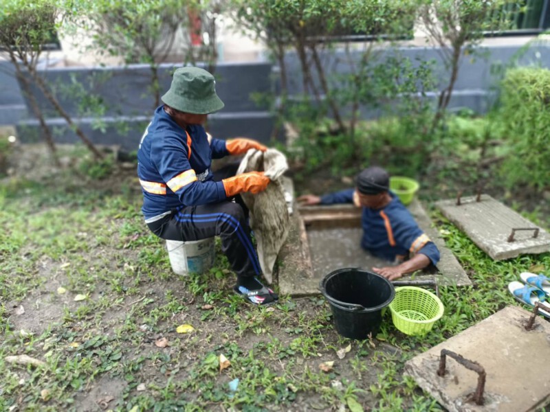 ลอกท่อระบายน้ำ