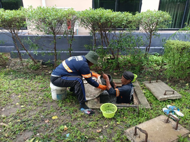 ลอกท่อระบายน้ำ